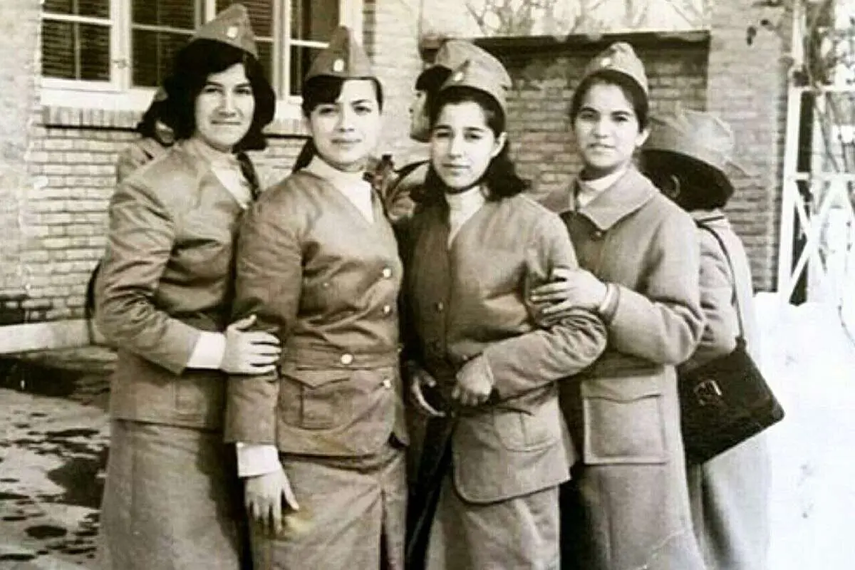 تصویر؛ اردوی دخترانه سپاه دانش سال ۱۳۵۴