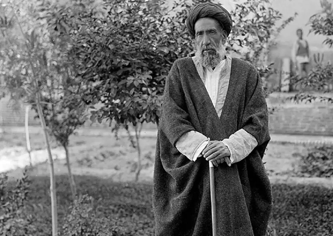 «آیت‌الله سیدحسن مدرس» بعد از ترور نافرجام در بیمارستان؛ سال 1305 