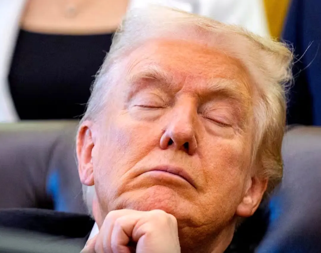 تصاویر؛ چرت زدن ترامپ سوژه شد