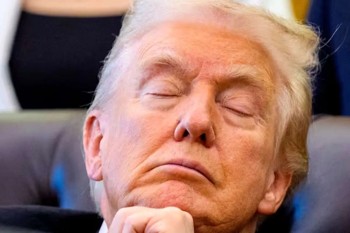 تصاویر؛ چرت زدن ترامپ سوژه شد