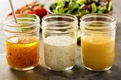 طرز تهیه 3 مدل سس رژیمی و خوشمزه برای غذا و سالاد


