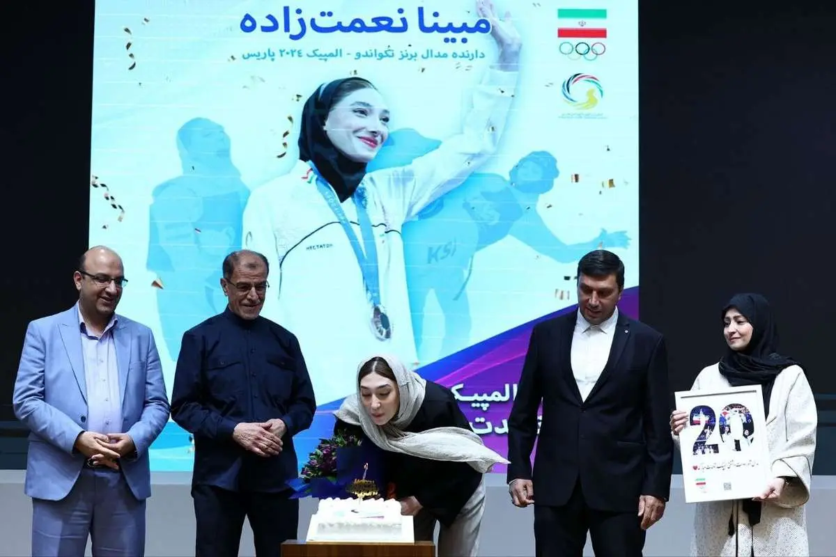 تصویر؛ جشن تولد مبینا نعمت زاده کنار دو غول وزنه برداری ایران