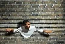 چرا نمی‌توانیم از دیوار عبور کنیم؟