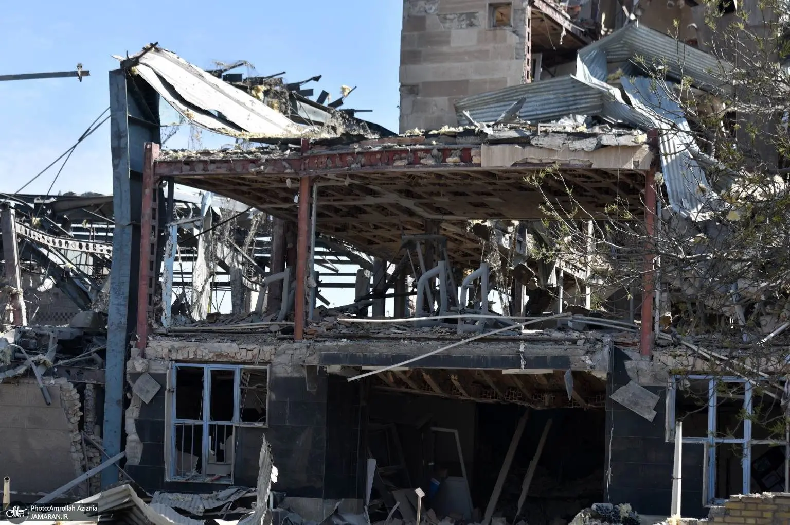 تصاویر؛ حمله به ورزشگاه شهیدان نصیری منطقه ۱۸ تهران