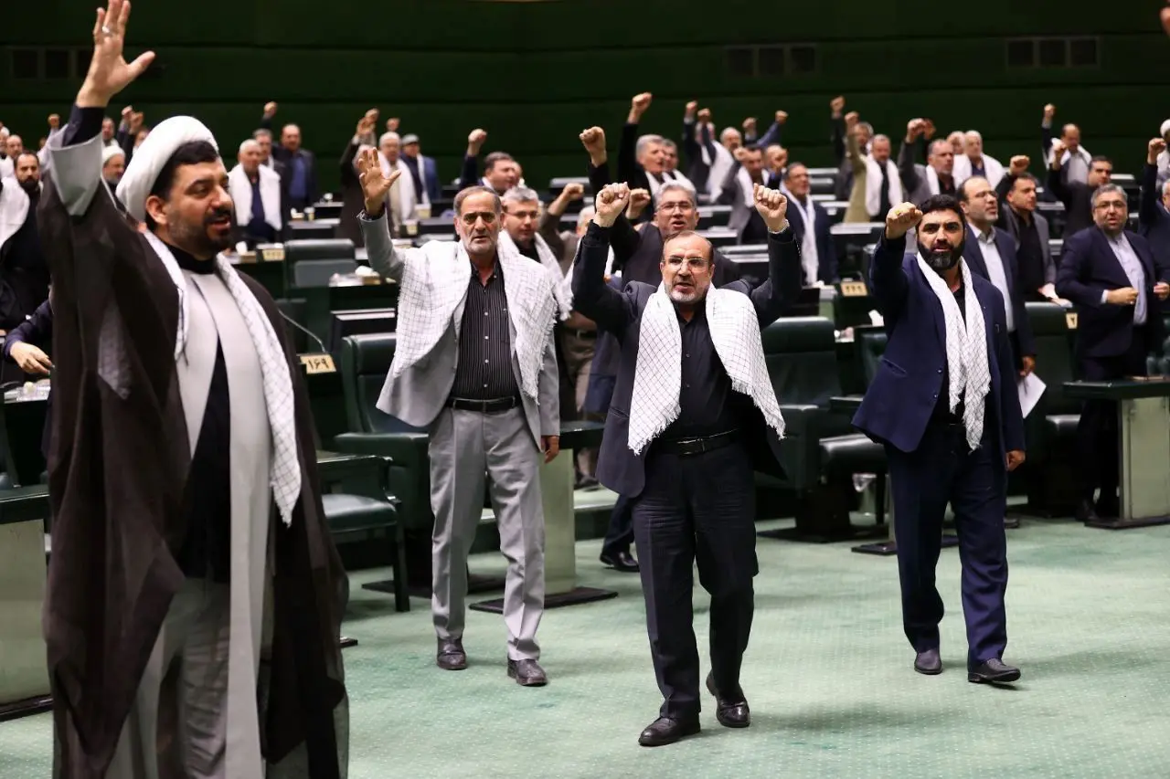 شعار «مرگ بر اسرائیل» و «مرگ بر آمریکا» در مجلس

