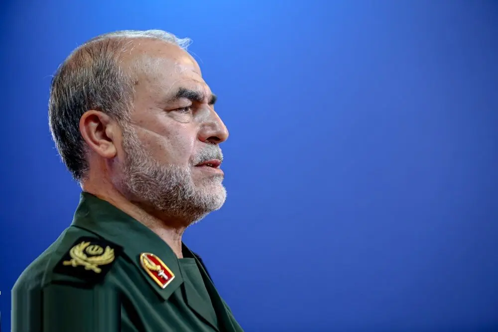 معاون سیاسی سپاه: نظریه سازش راه به جایی نخواهد برد/ این حقایق را برای نسل جوان تبیین کنید