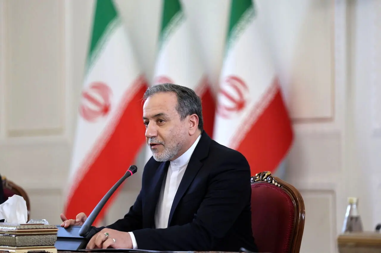 فشار جریان پایداری بر عراقچی؛ ۴۰ امضا علیه وزیرخارجه
