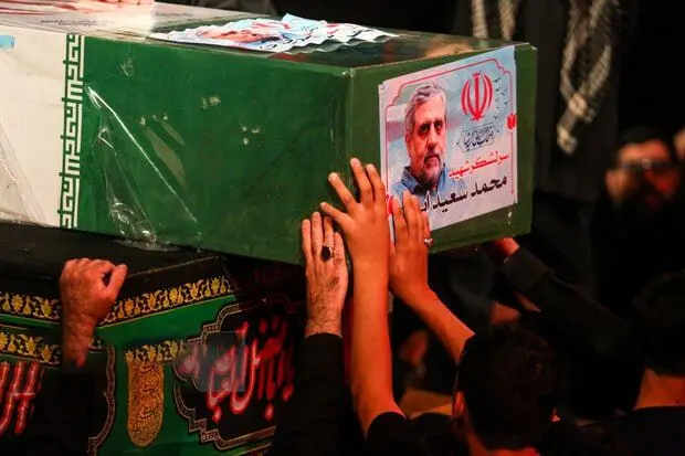 پیکر سرلشکر سعید ایزدی وارد مصلای قدس قم شد