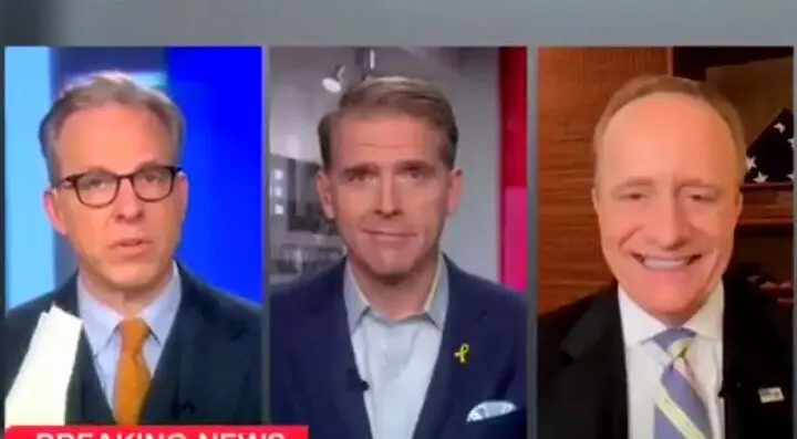 ببینید؛ خبرنگار CNN سرش را در سطل زباله فرو کرد!