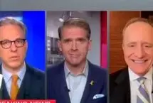 ببینید؛ خبرنگار CNN سرش را در سطل زباله فرو کرد!