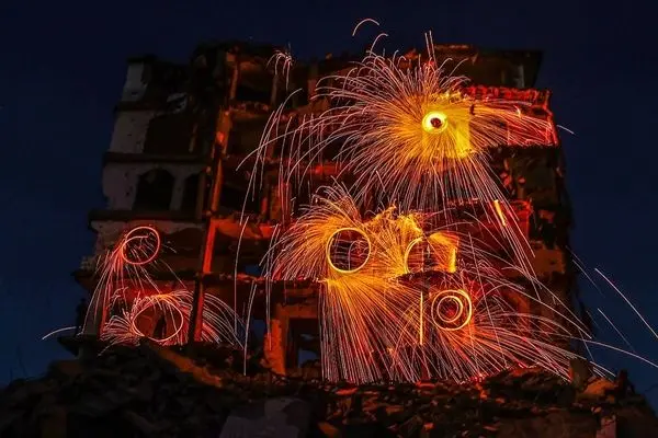 آتش‌بازی دیدنی در میان ویرانه‌های غزه