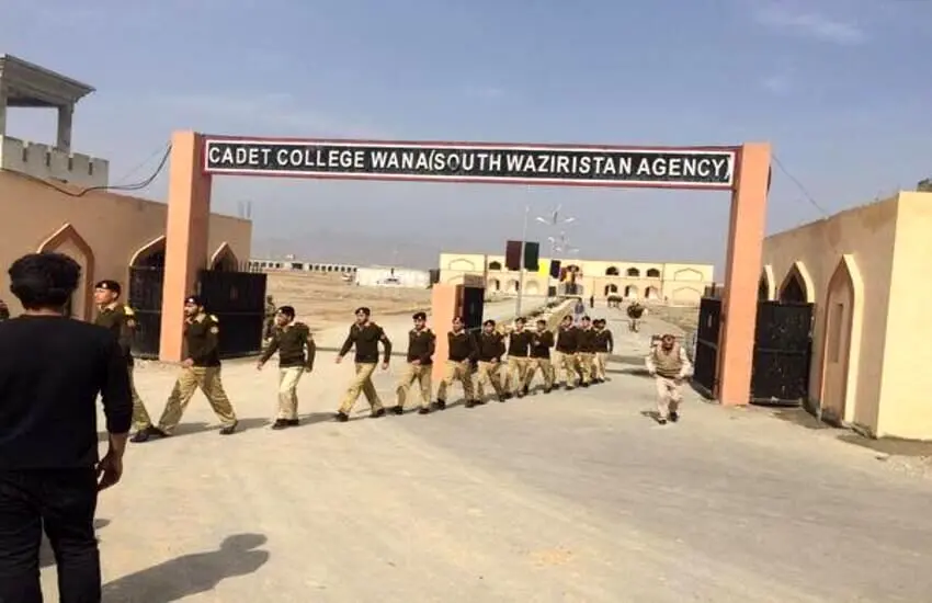 حمله به دانشکده افسری در پاکستان/ درگیری مهاجمان و نیروهای امنیتی ادامه دارد