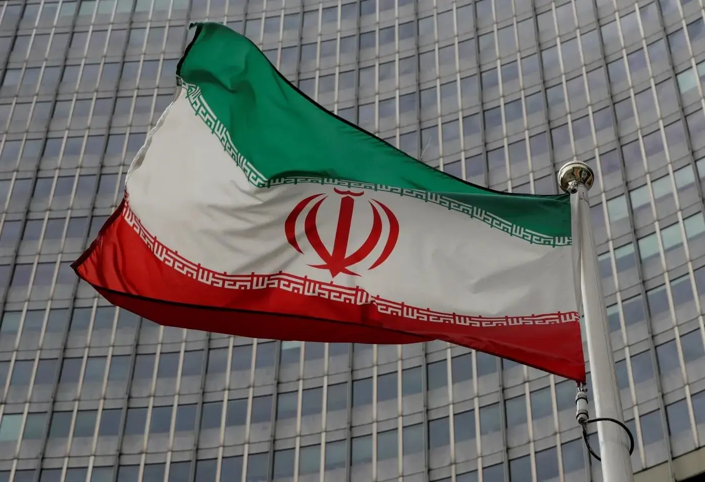 الجزیره: ایران «دیپلماسی محتاطانه» را در کنار آمادگی نظامی دنبال می‌کند