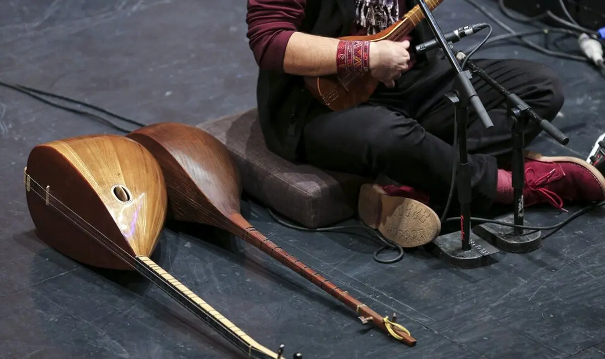 استقبال نوازندگان سنتی پاکستانی از خبرنگاران خارجی