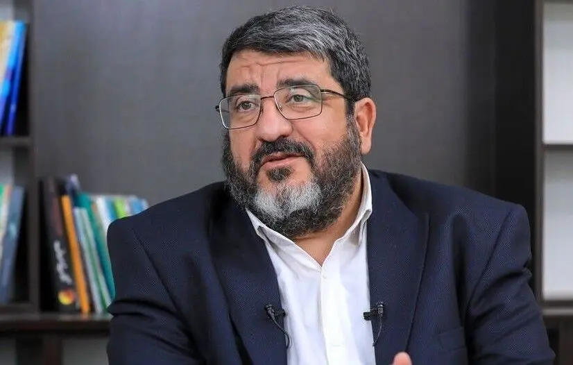  واکنش فؤاد ایزدی به پیروزی ممدانی: پیام ۱۳ آبان به نیویورک رسید