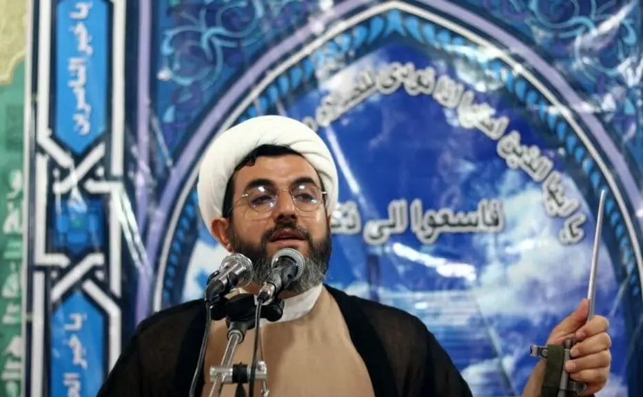 امام جمعه دست به بیل شد!