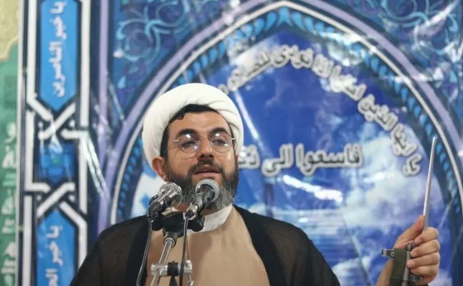 امام جمعه دست به بیل شد!
