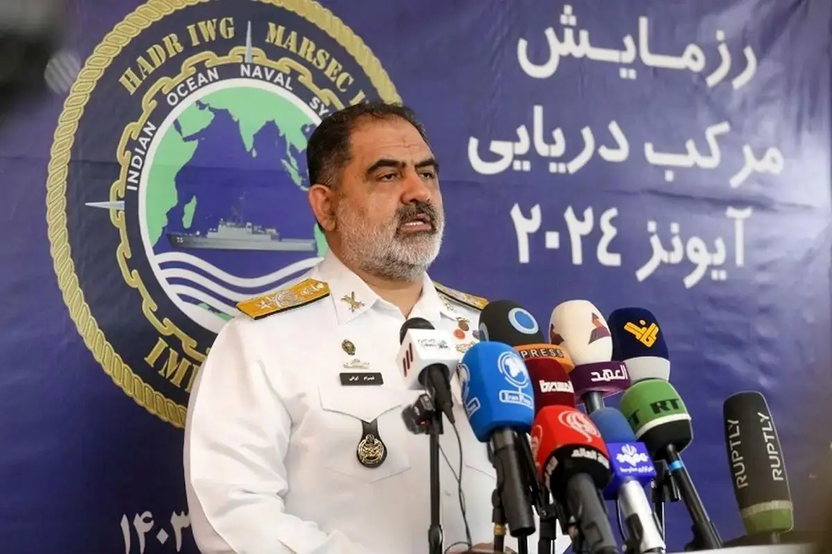  گفتم اگر نگران پرچمت هستی درخواست کن جمهوری اسلامی ایران حاضر است آن رایگان اسکورت کند! 

