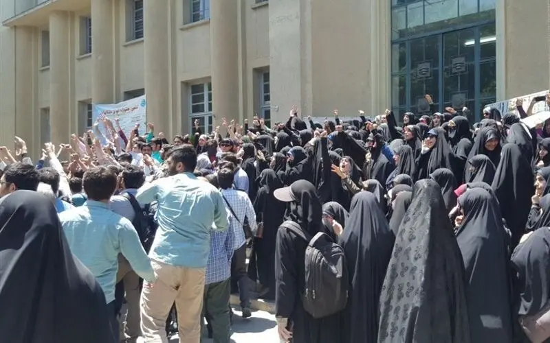 دانشجو را از دانشگاه نرانید/ بگذارید اعتراض در دانشگاه بماند