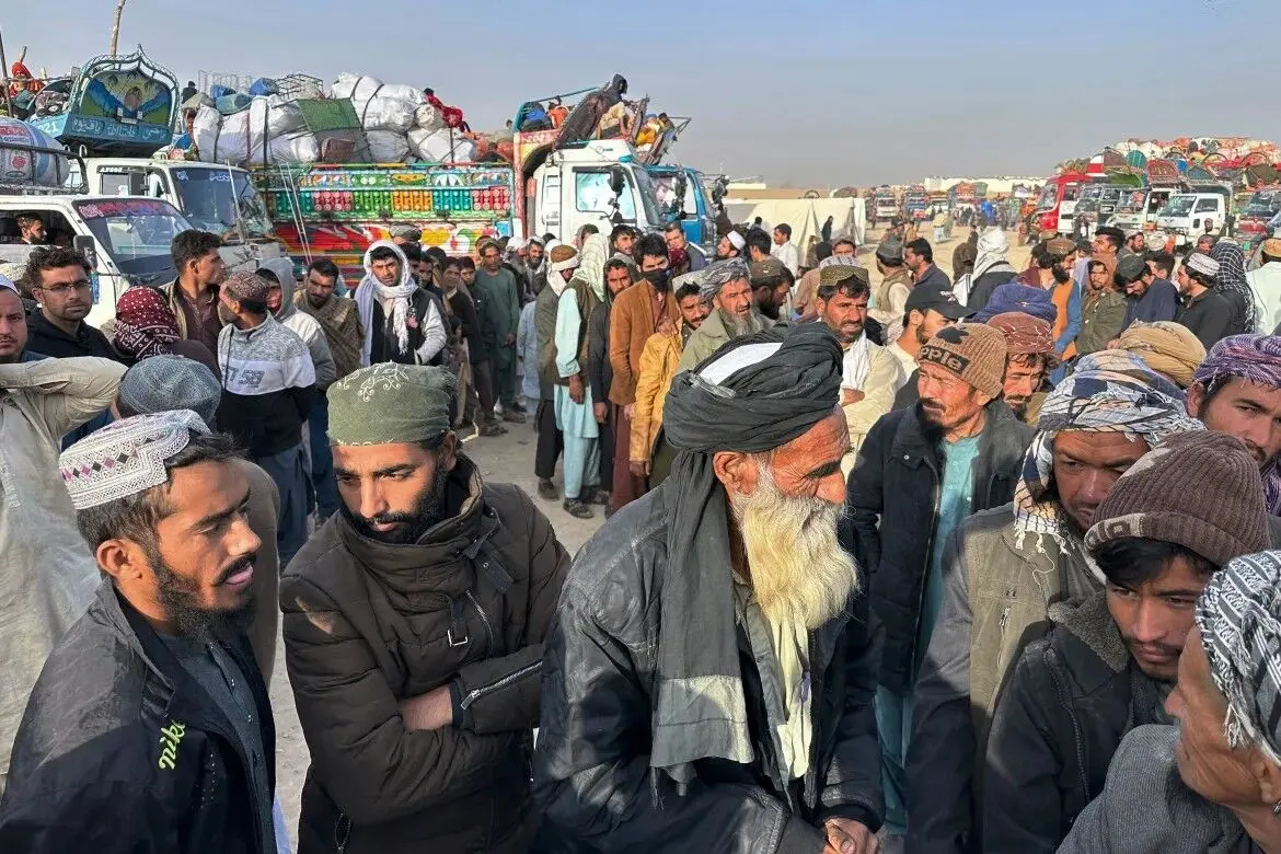 دولت پزشکیان نتوانست اشتباه دولت رئیسی در جذب اتباع افغانستانی را جبران کند 
