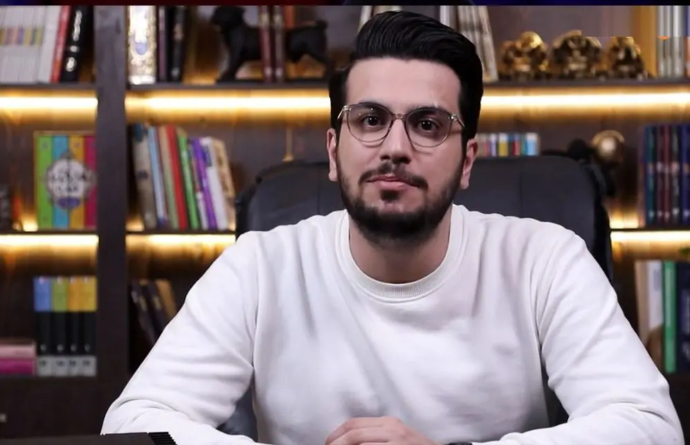 رپ خوانی امیرحسین قیاسی در حضور سینا حجازی