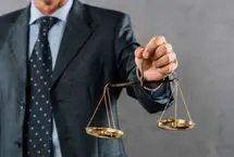 جلوه‌های استقلال وکیل مدافع