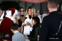  ملانیا ترامپ به همراه بابانوئل در پایگاه تفنگداران دریا
