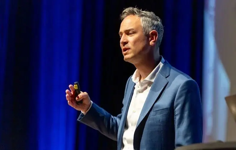 مورخ سوئیسی: حمله آمریکا و اسرائیل به ایران جنایتی بزرگ است