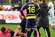 داور فوتبال بر اثر اصابت اسکوتر به سرش بیهوش شد