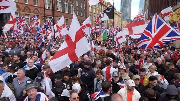 اعتراضات ضدمهاجرتی خیابان‌های لندن را قفل کرد