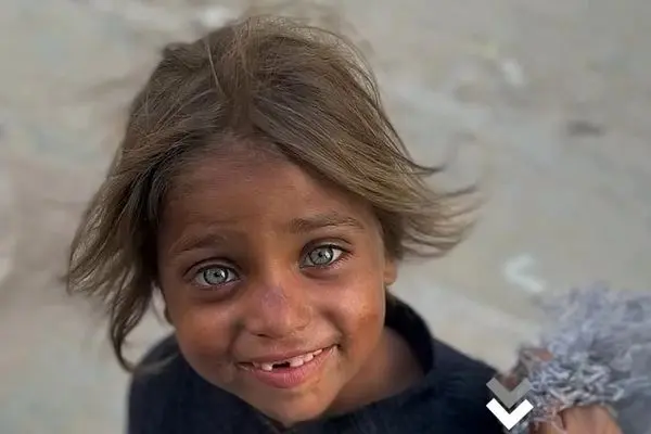 چشم‌های زیبای دختربچه گرسنه فلسطینی 