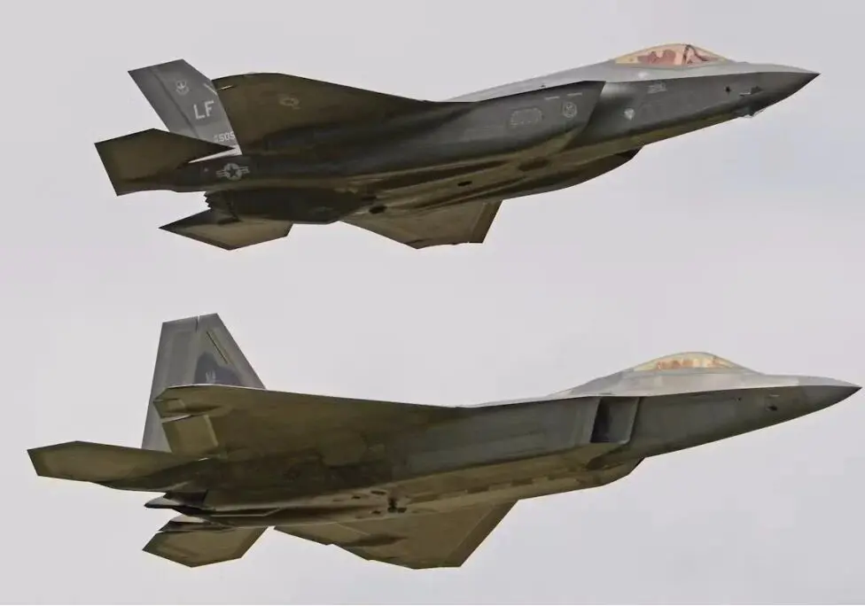 F-22  یا F-35؟ کدام جنگنده امریکایی بهتر است؟