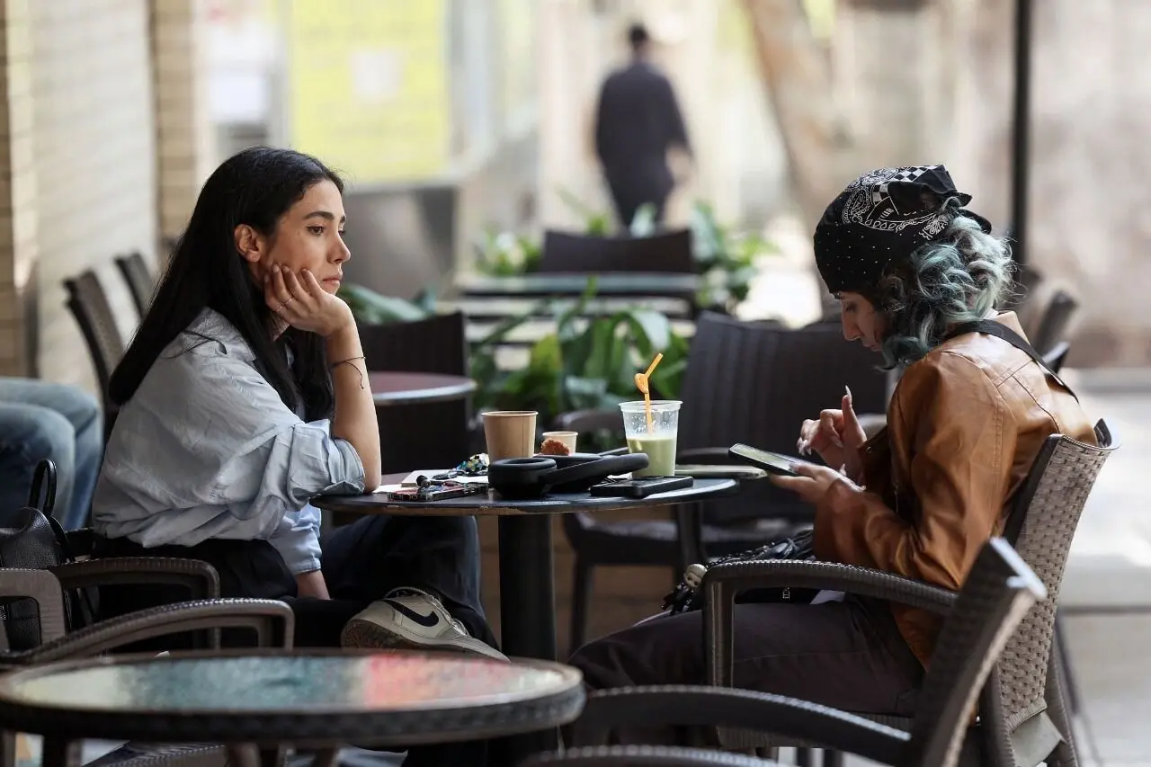 تصاویر خبرگزاری فرانسه از شلوغی کافه‌های تهران
