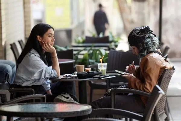 تصاویر خبرگزاری فرانسه از شلوغی کافه‌های تهران
