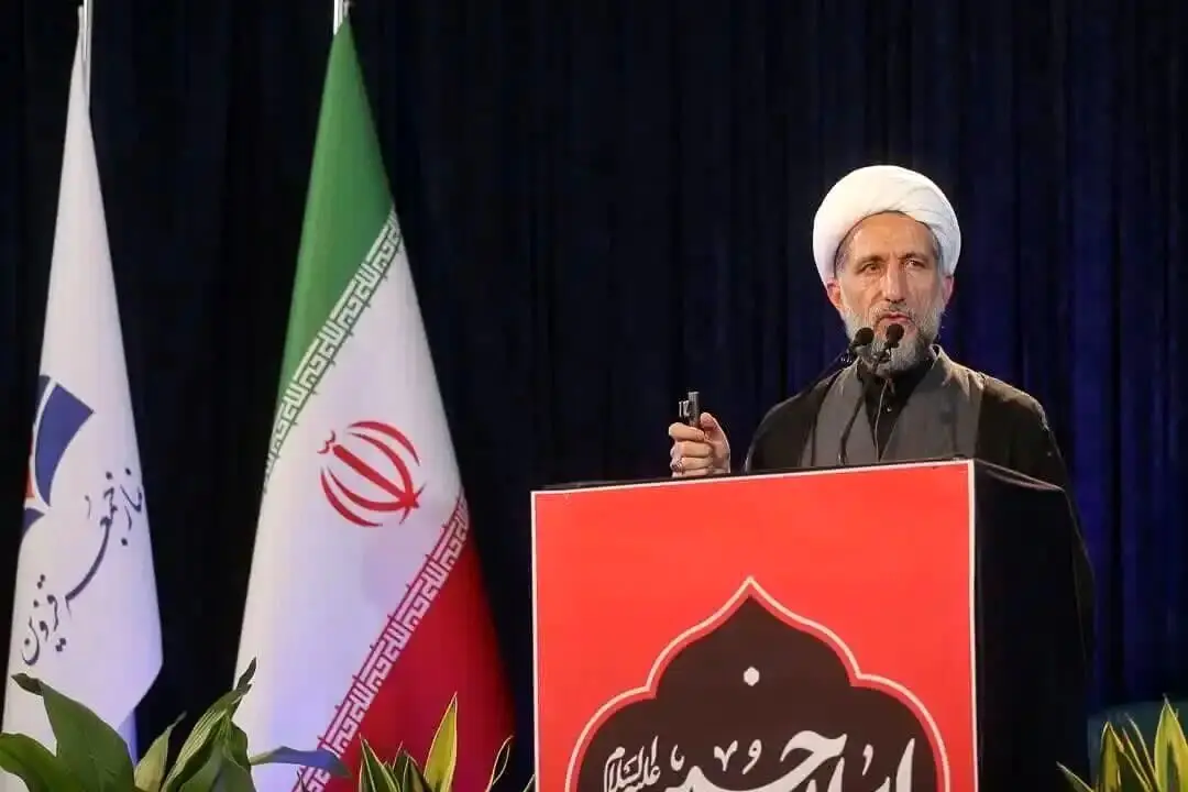 امام جمعه قزوین: از اختلاط غیرضروری زن و مرد در اماکن عمومی مانند ادارات باید پرهیز کرد