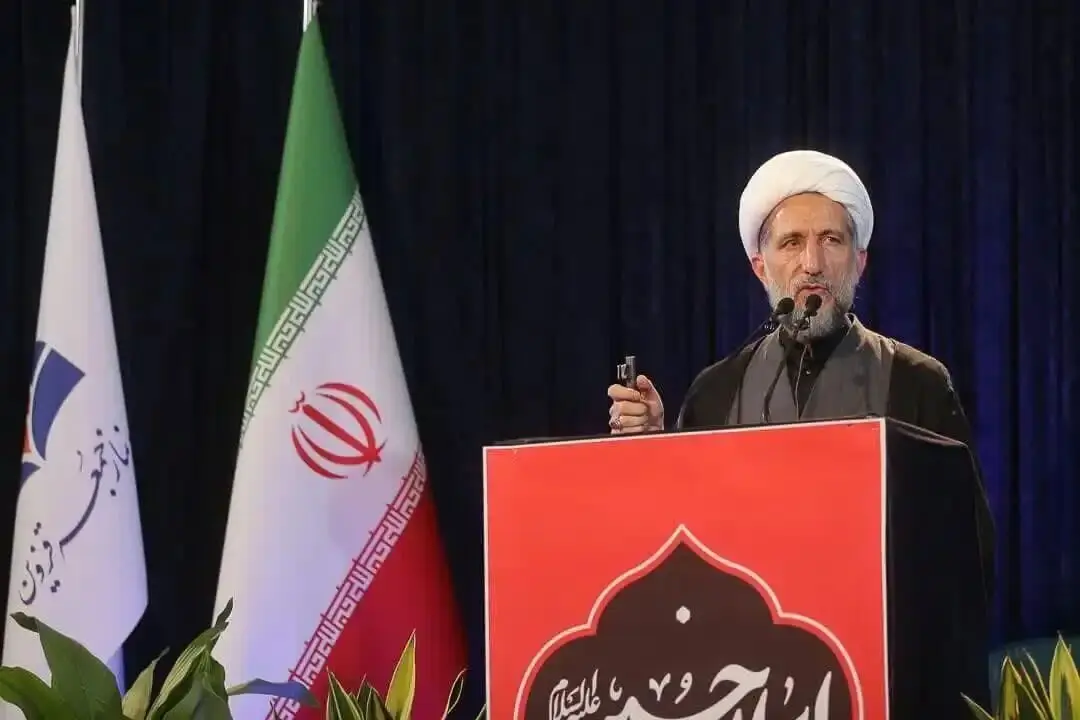امام جمعه قزوین: از اختلاط غیرضروری زن و مرد در اماکن عمومی مانند ادارات باید پرهیز کرد