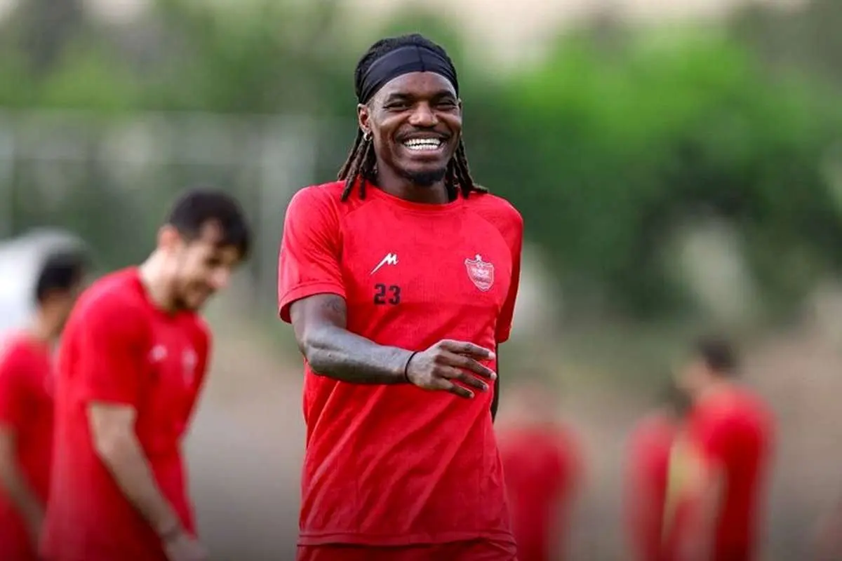 تصویر؛ مهاجم جنجالی پرسپولیس با گوشواره به سبک کریس رونالدو