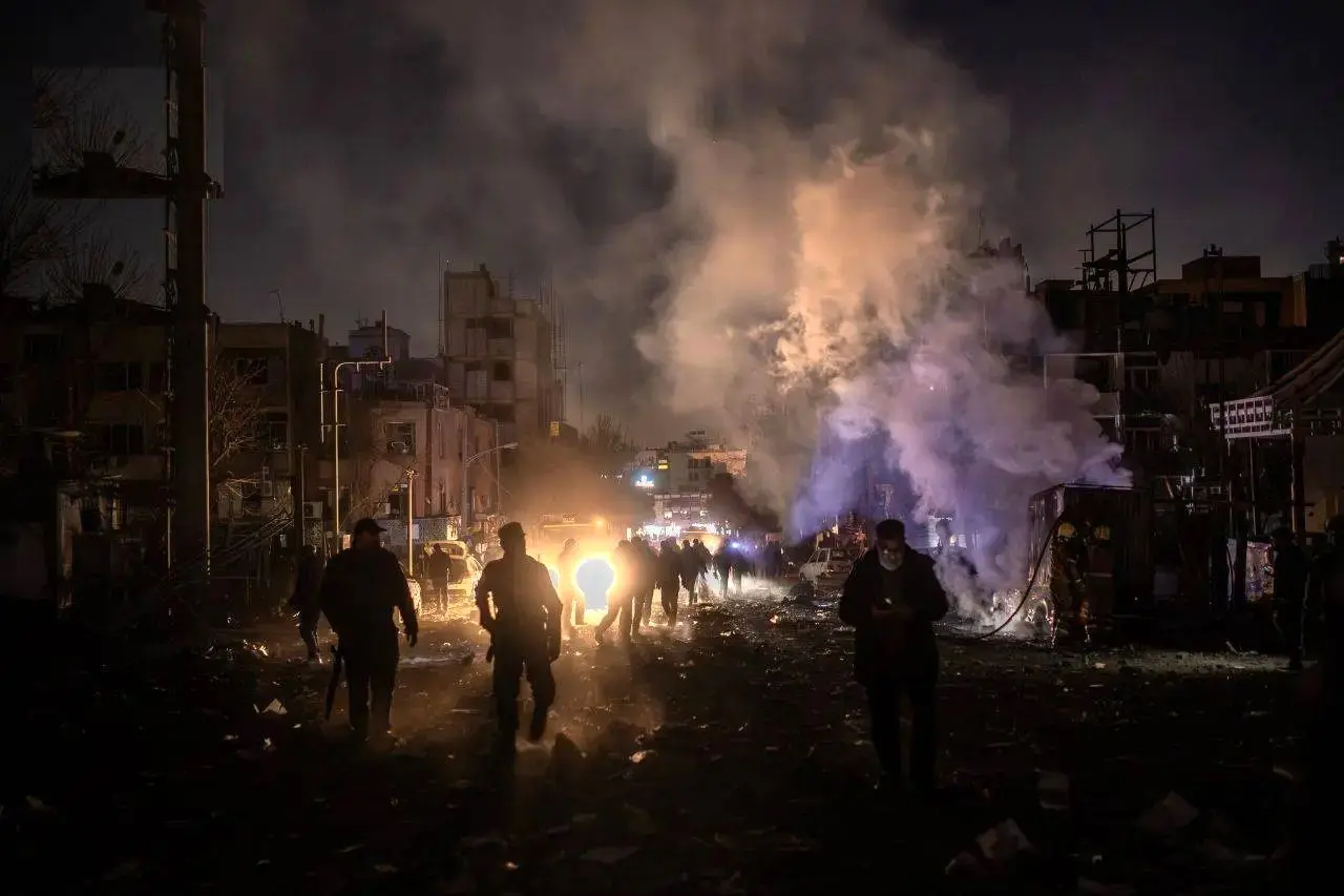 تصاویری از حجم تخریب در میدان نیلوفر تهران 