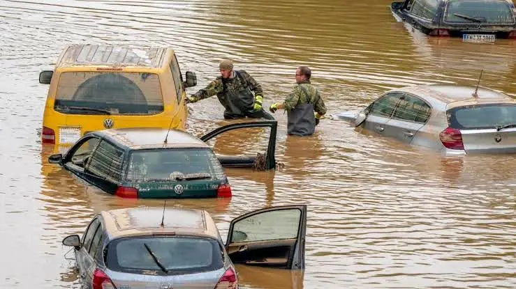 سیل یکی از شهرهای اسرائیل را فلج کرد