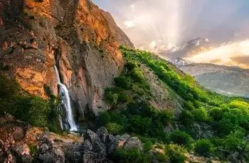 آبشار فصلی پل زال؛ آرامش بین دو طوفان