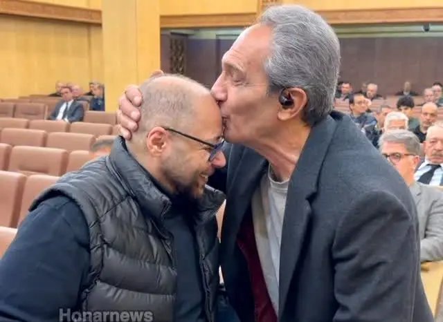 بوسه خشایار راد به پیشانی مازیار لرستانی 