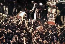 عکسی ماندگار از مراسم تشییع پیکر امام(ره)