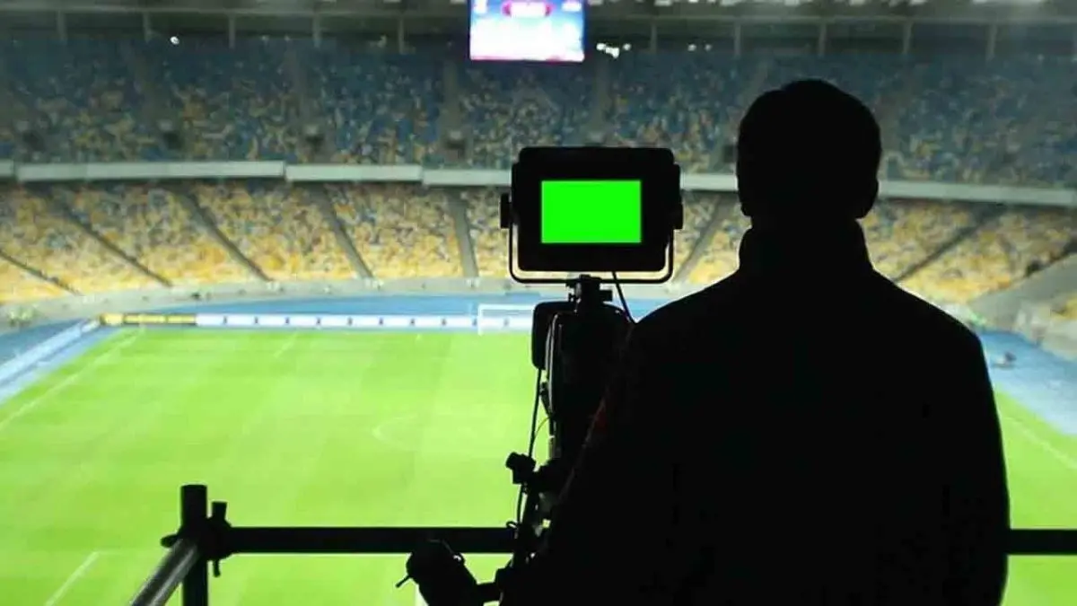 چرا صداوسیما زیر بار پرداخت حق پخش فونبال نمی‌رود؟