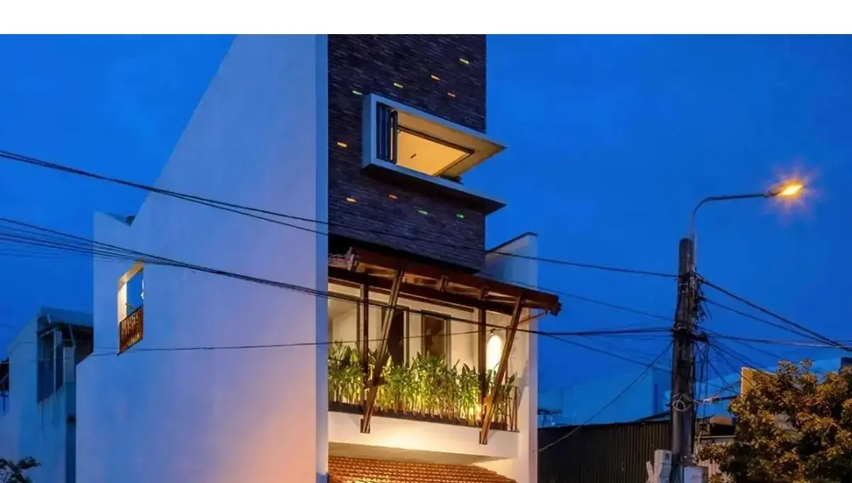 خانه «برنج قهوه‌ای»؛ شاهکار مینیمالیستی در دل شهر