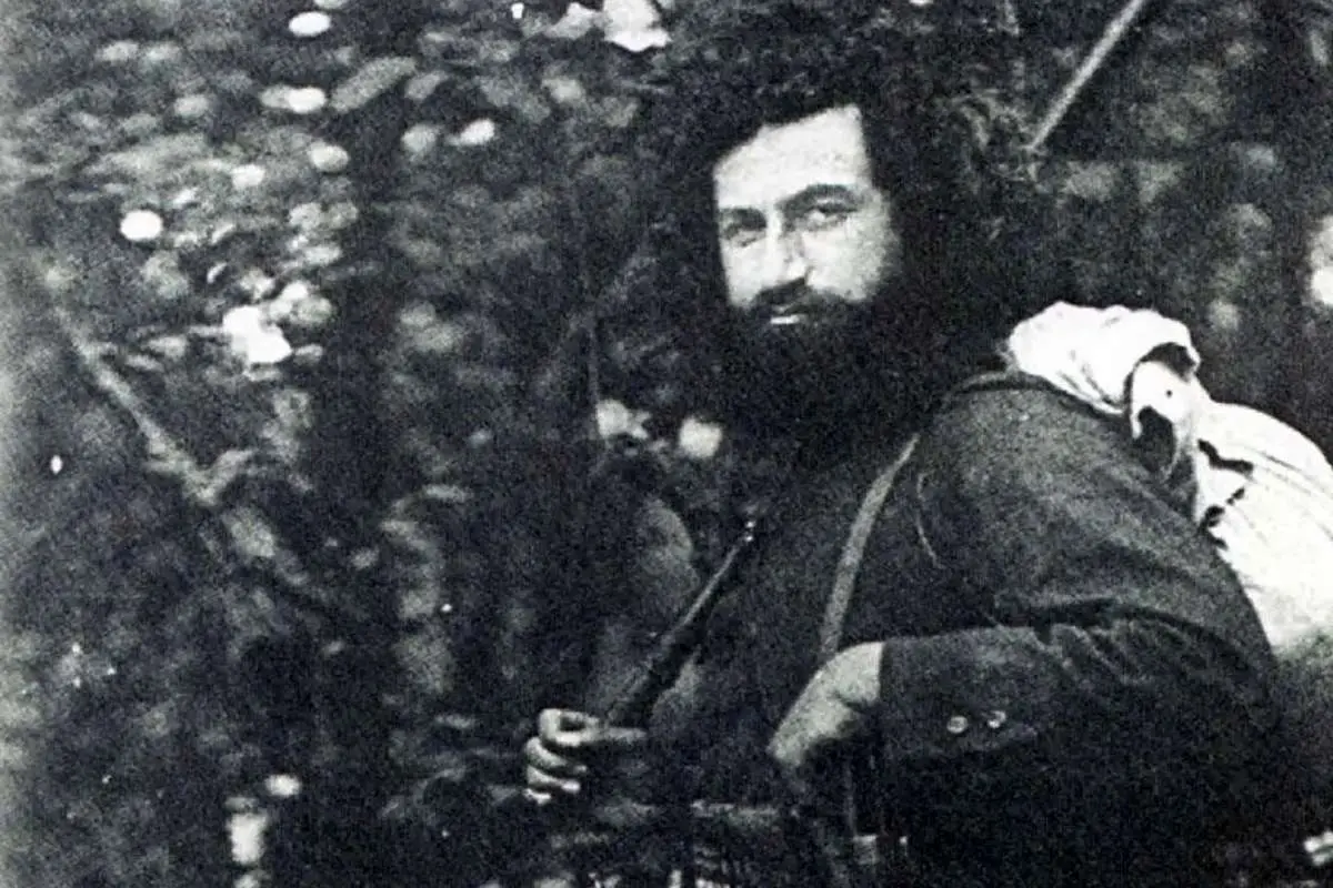 «میرزا کوچک خان» در کنار اعضای هیئت اتحاد اسلام و همراهانش؛ دهه 1290 