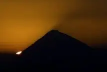 ببینید؛ نوازش خورشید بر شانه دماوند از قله توچال