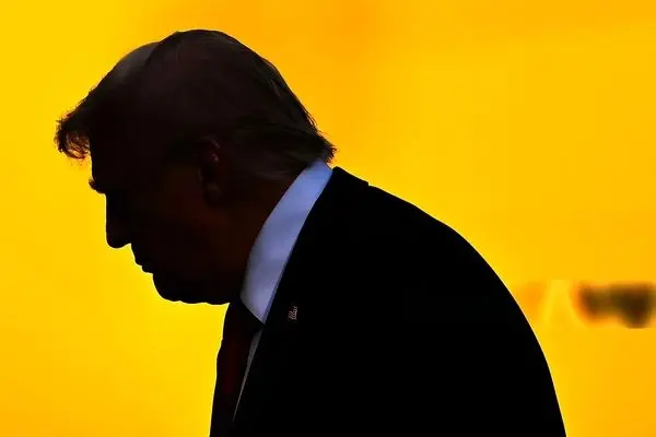 عکس؛ تورم مچ پای ترامپ سوژه عکاسان شد