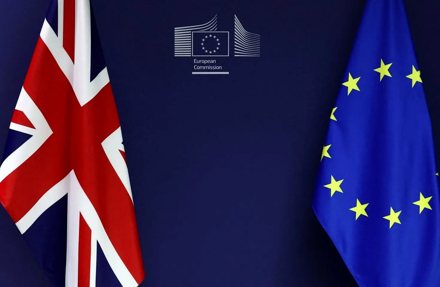 توصیه تحلیل‌گر انگلیسی به بازگشت لندن به اتحادیه اروپا برای مقابله با آمریکا
