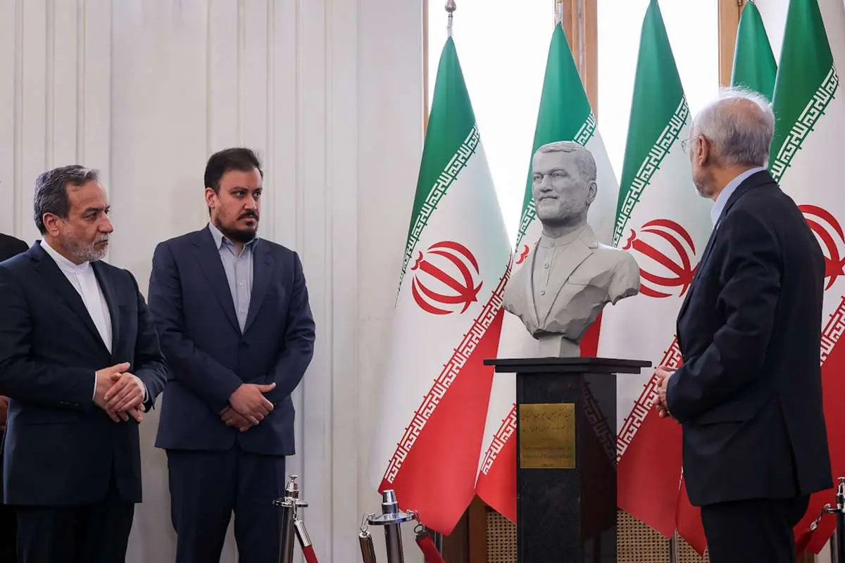 عکس؛ رونمایی از سردیس شهید امیرعبداللهیان 
