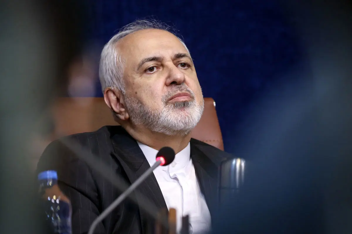 ظریف با کلاه ایران در تشییع پیکر شهدای اقتدار